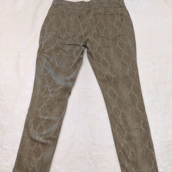 $80 New Size 12 Express Denim Leggings Mid Rise Snakeskin Green Pants Pockets - Picture 11 of 12